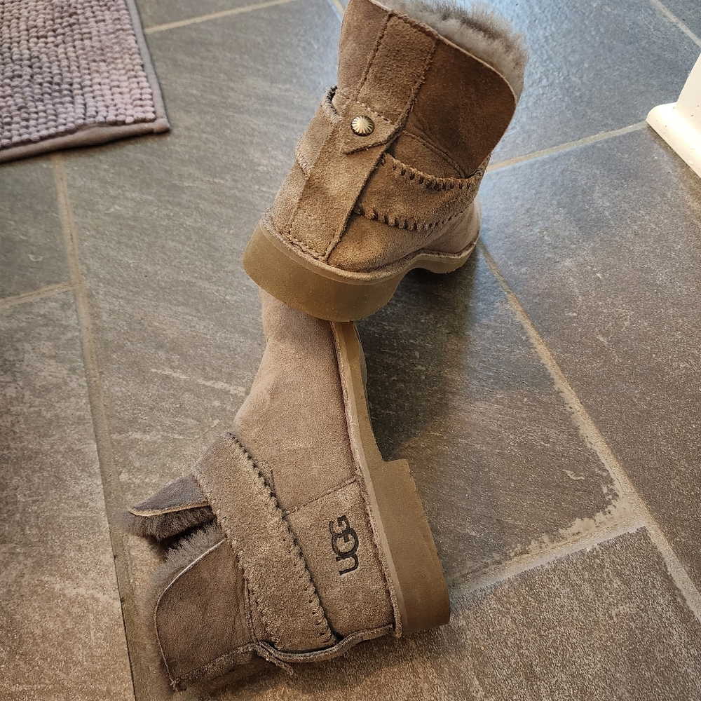 UGG Booties Ankle Boots Size 6